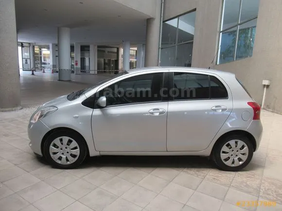 Toyota Yaris 1.3 Sol Image 1